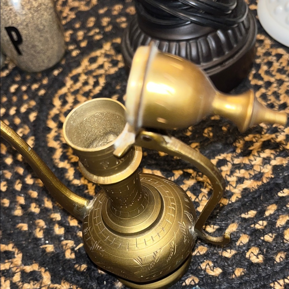 Vintage Brass Saki /Oil dispenser - Picture 5 of 14